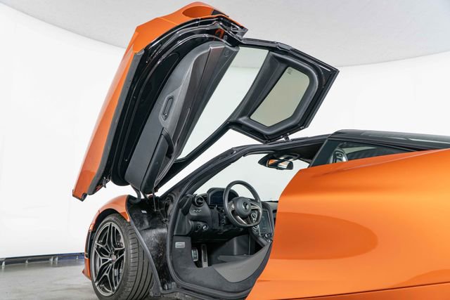 Used 2018 McLaren 720S photo 14