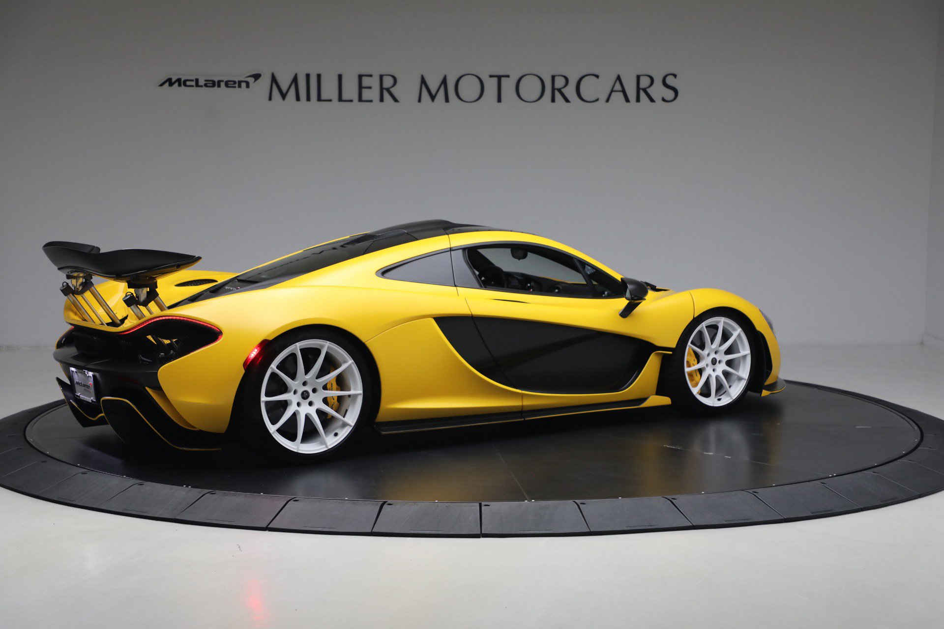 Used 2015 McLaren P1 photo 8