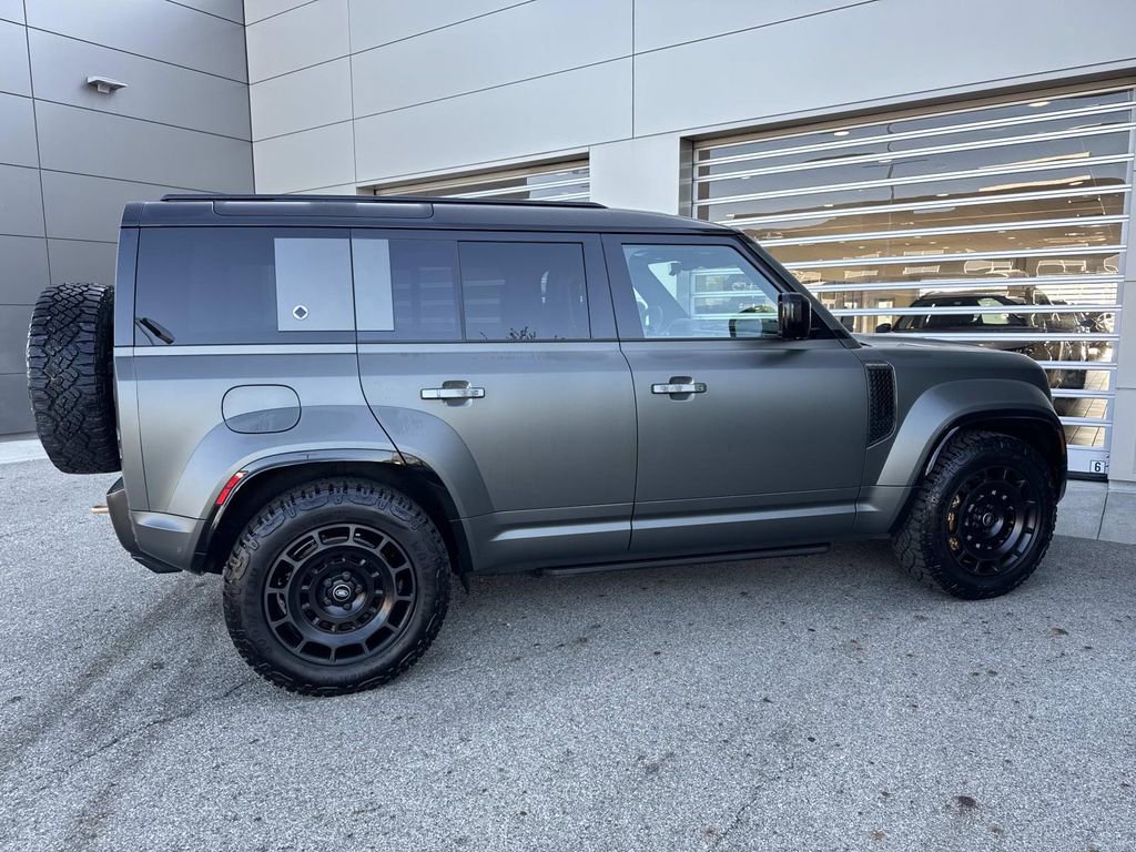 2025 Land Rover Defender 110