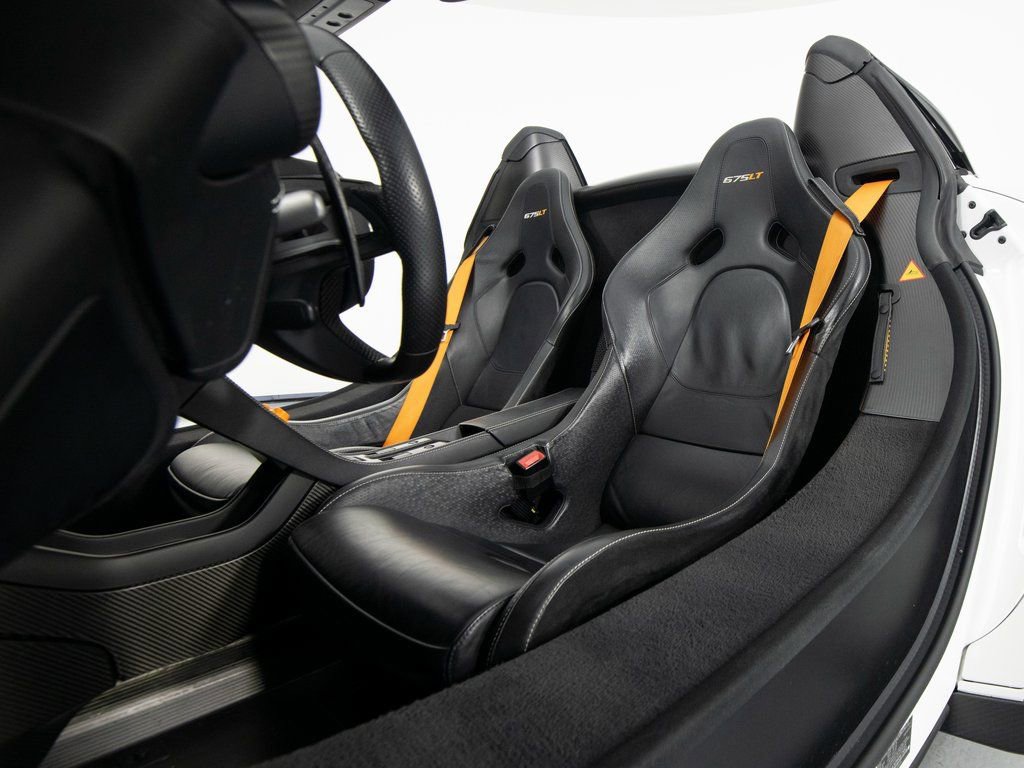 Used 2016 McLaren 675LT Spider photo 34