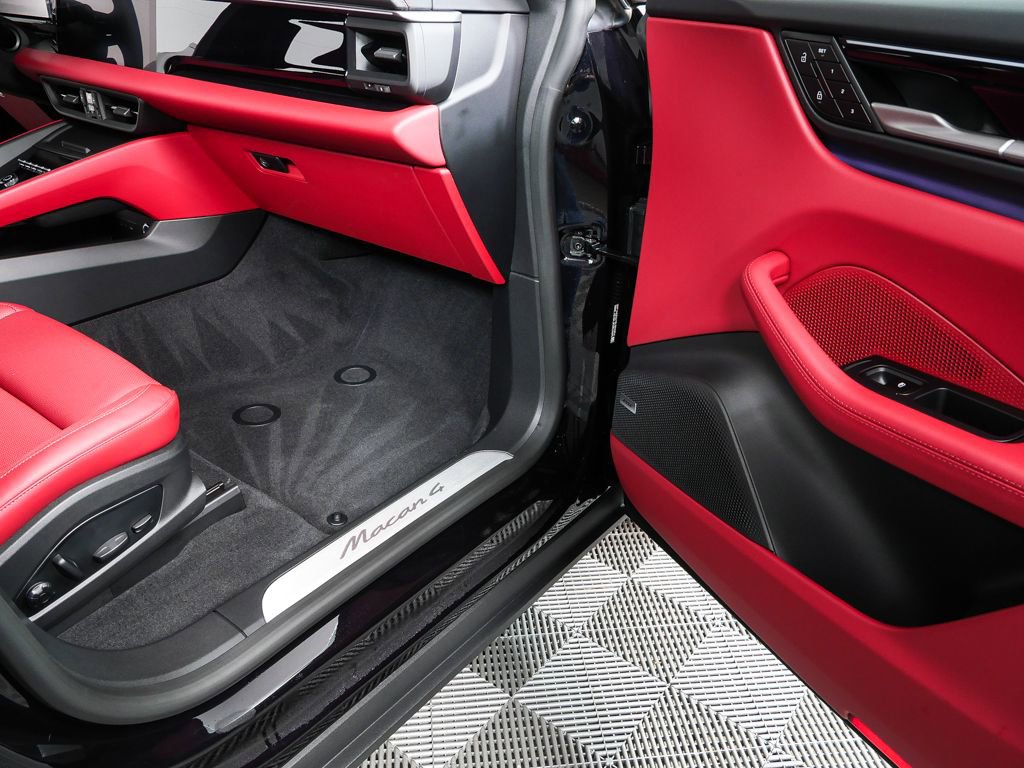 2025 Porsche Macan 4 Electric