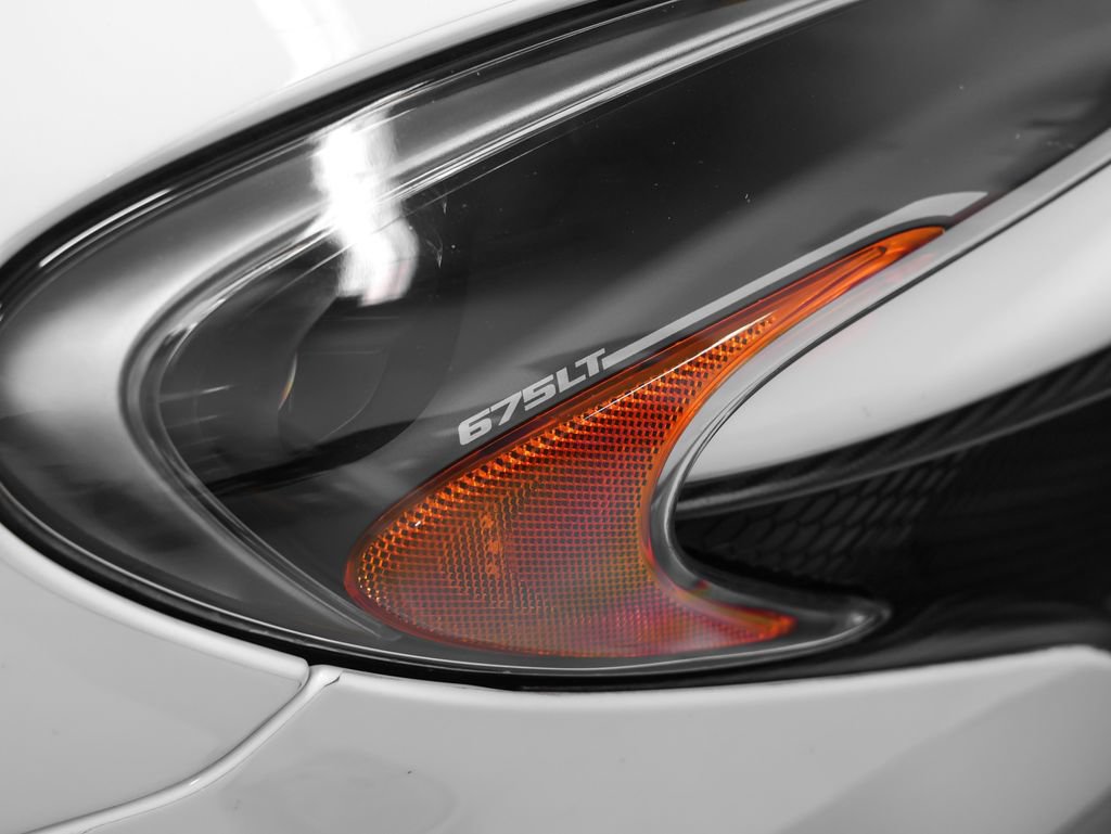 Used 2016 McLaren 675LT Spider photo 6