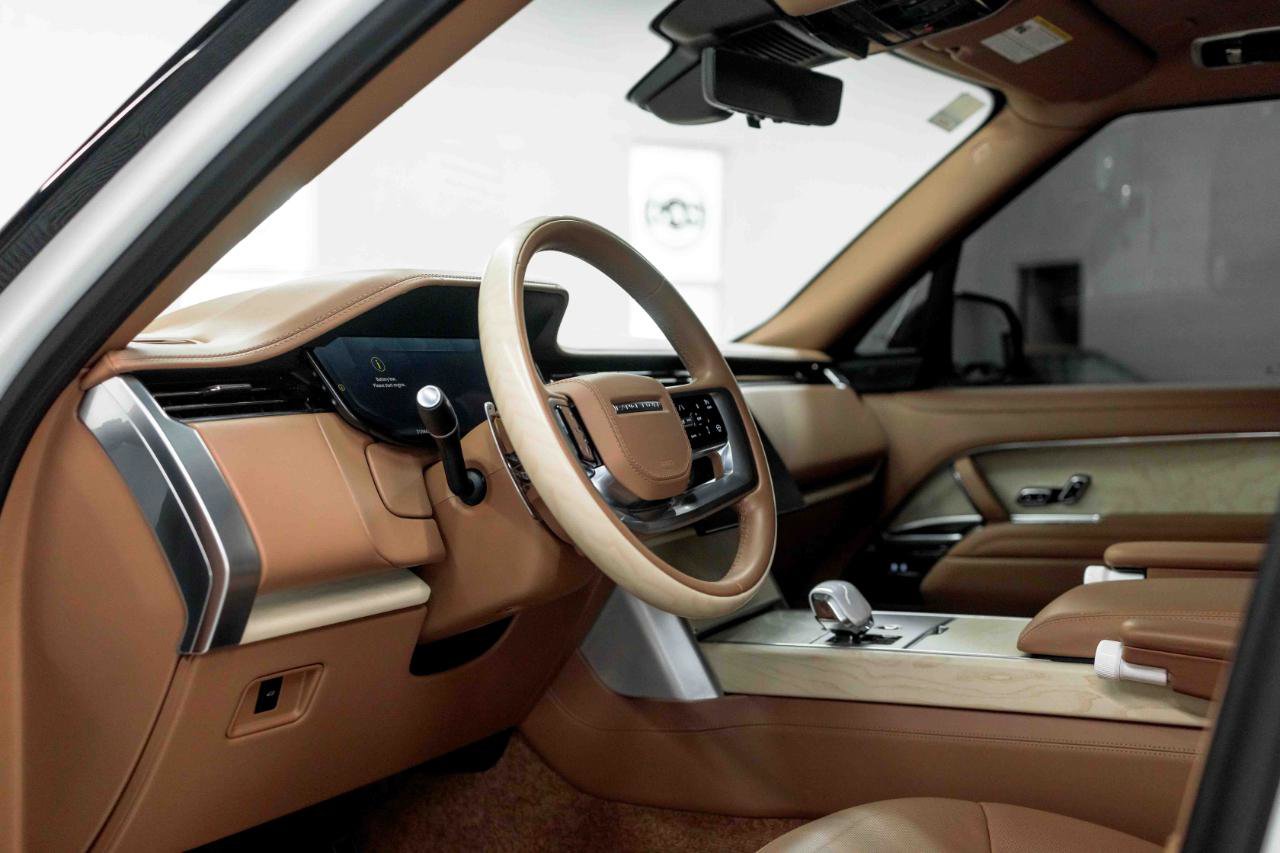 2024 Land Rover Range Rover SV