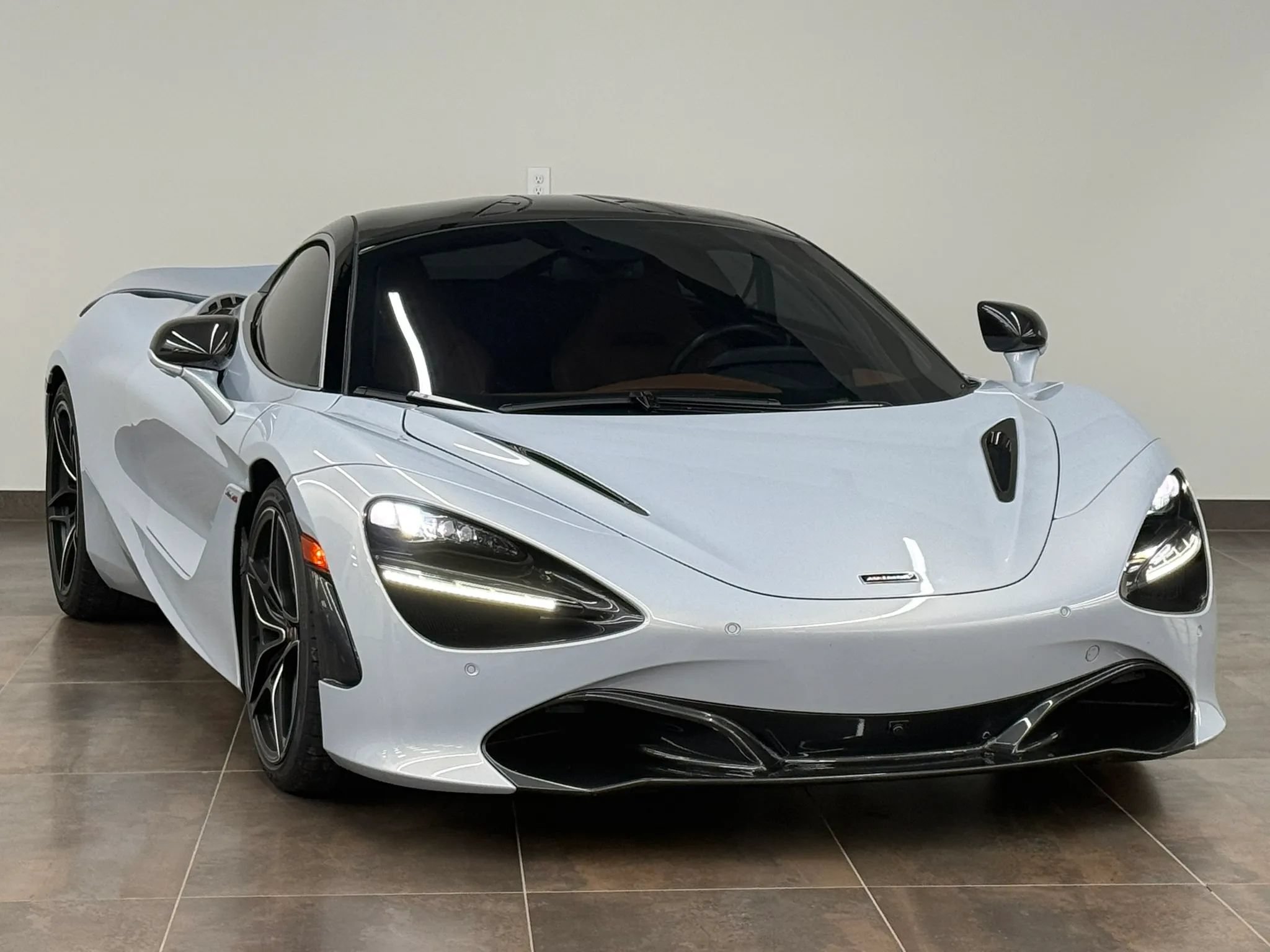 Used 2018 McLaren 720S photo 15