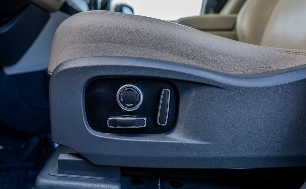 2024 Land Rover Defender 130 S