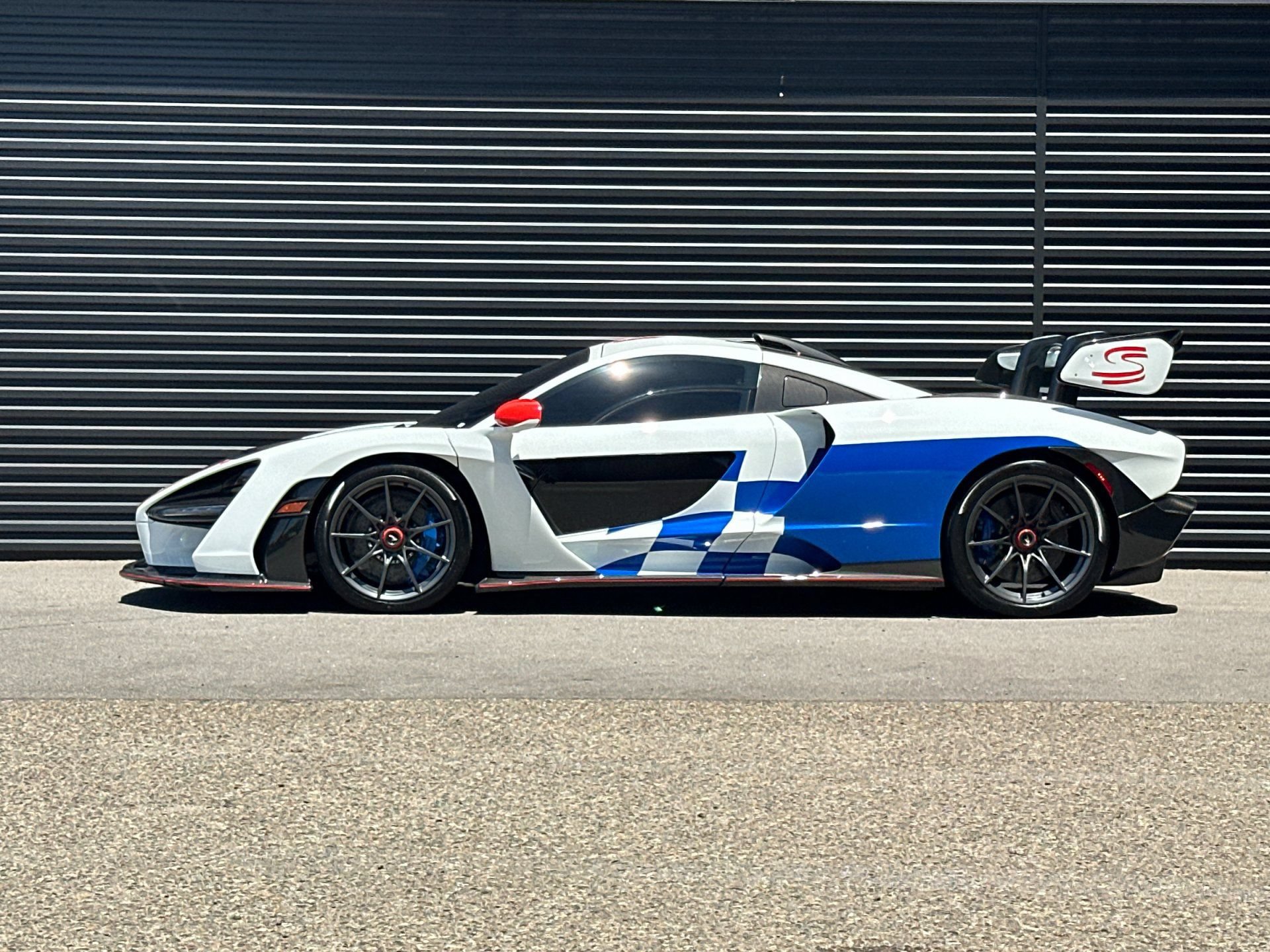 Used 2019 McLaren Senna photo 2