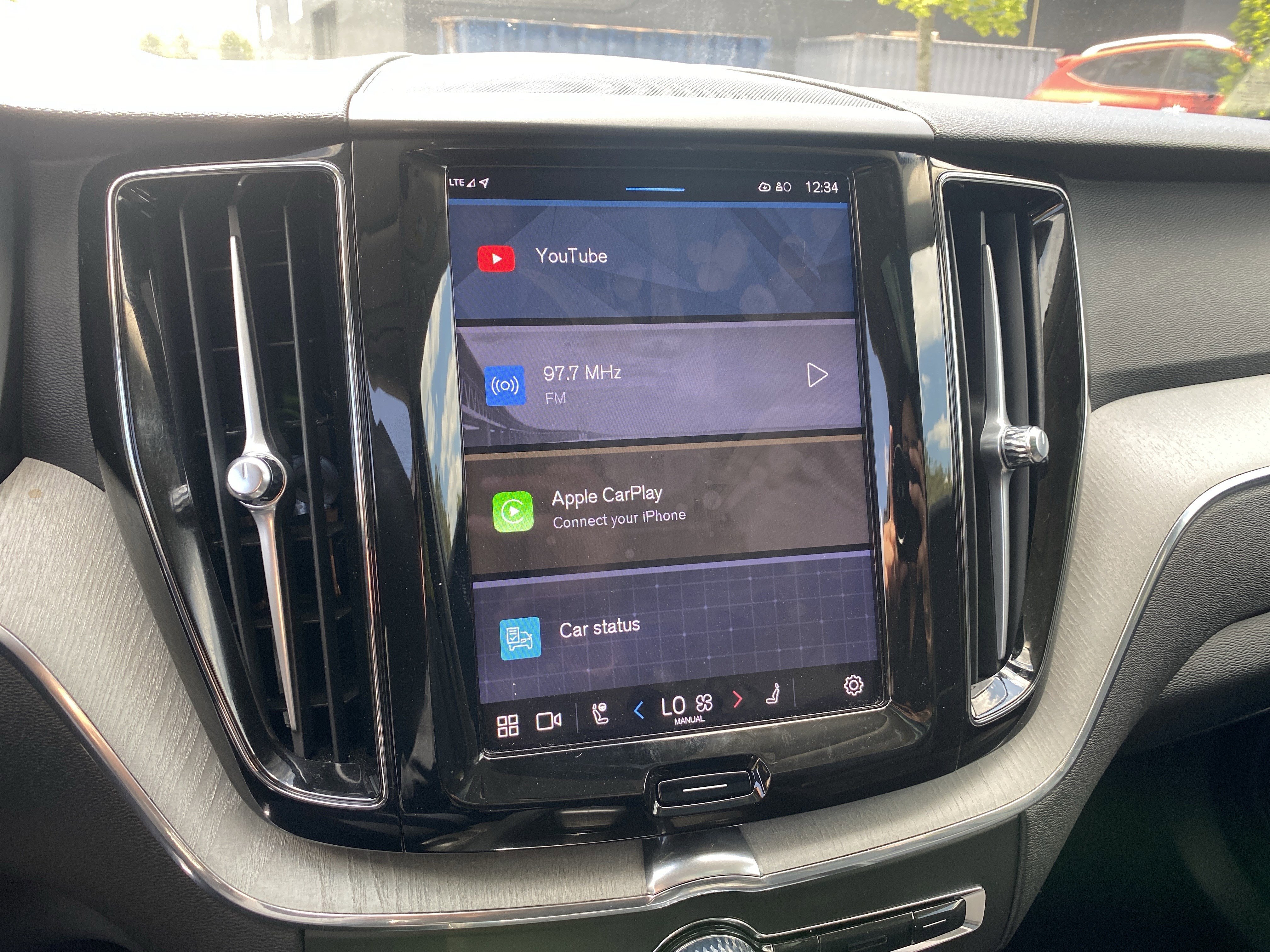 2025 Volvo XC60 B5 Plus