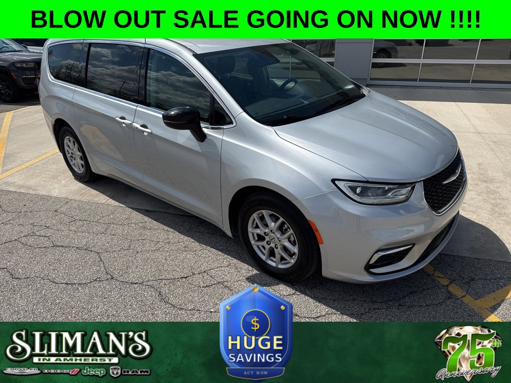 Used 2024 Chrysler Pacifica Touring-L
