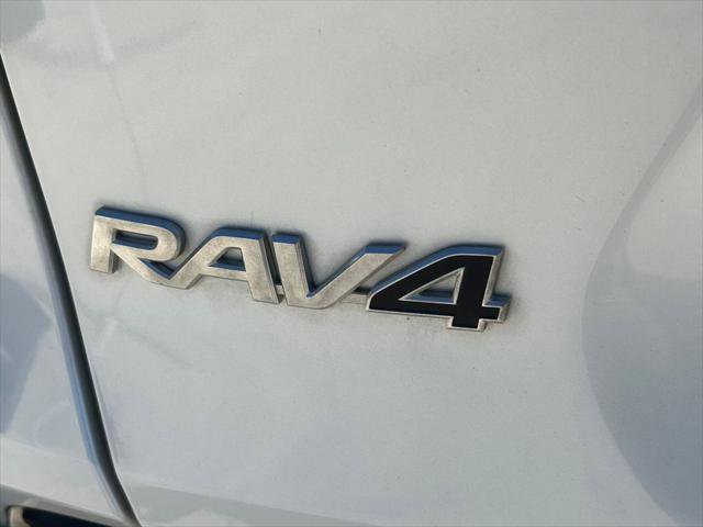 2023 Toyota RAV4 SE