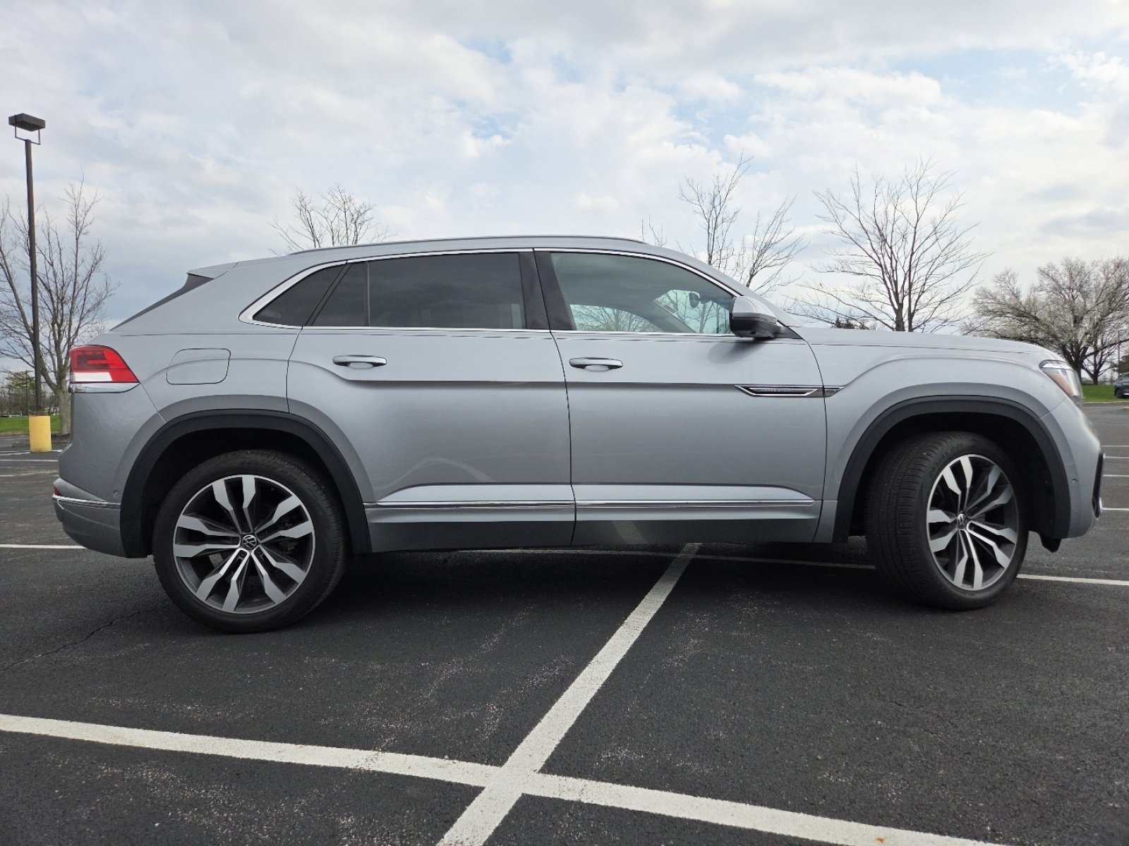 2022 Volkswagen Atlas Cross Sport SEL Premium R-Line