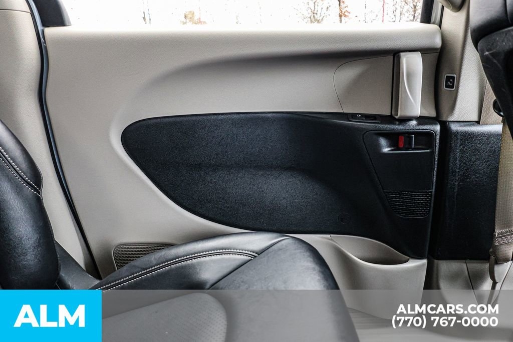 2024 Chrysler Pacifica Select