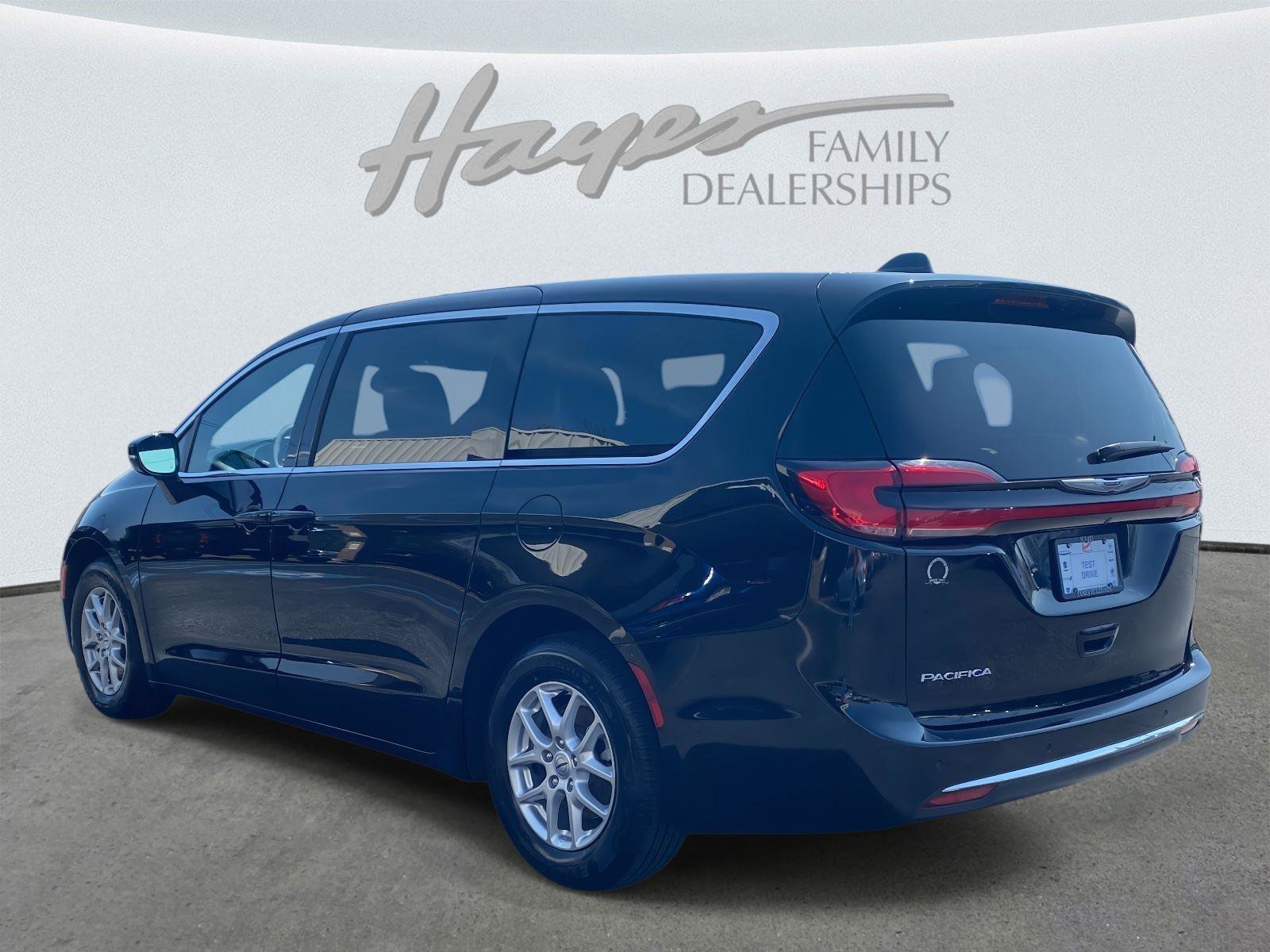 2025 Chrysler Pacifica Select