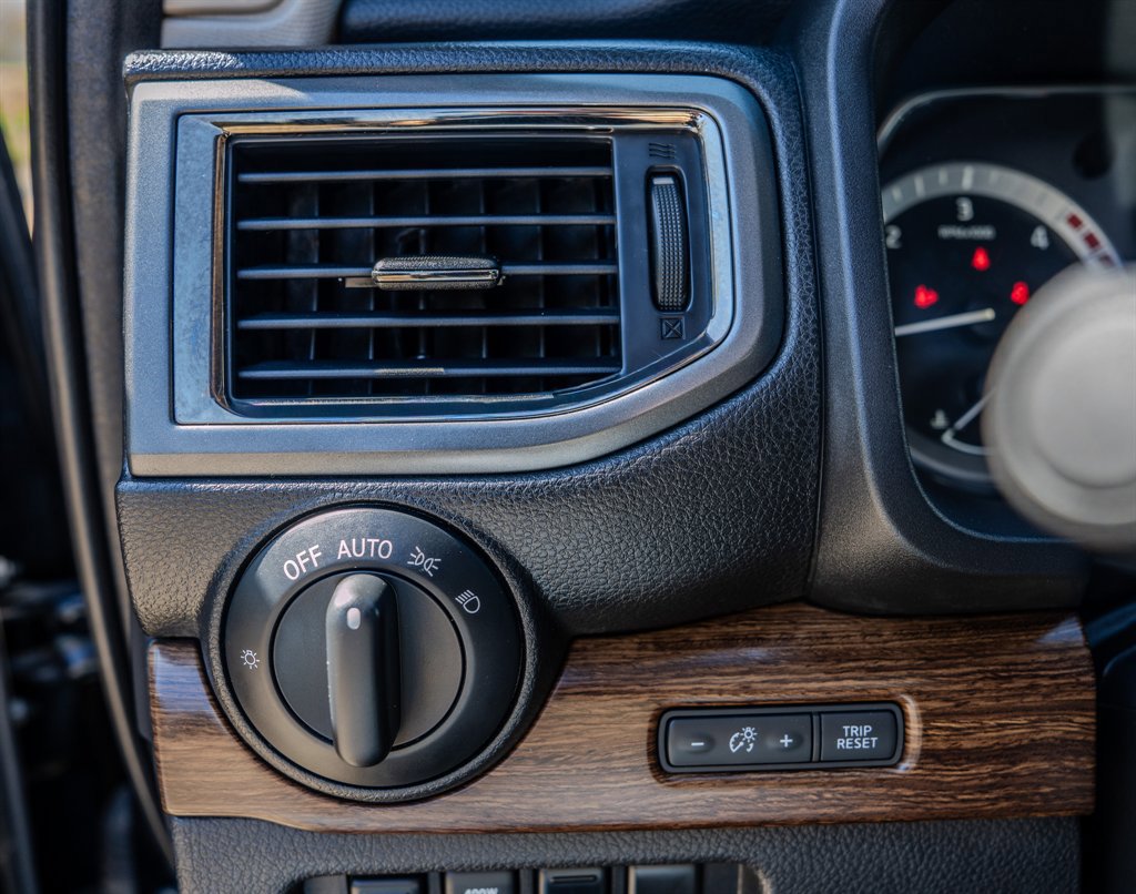 2017 Nissan Titan Platinum Reserve