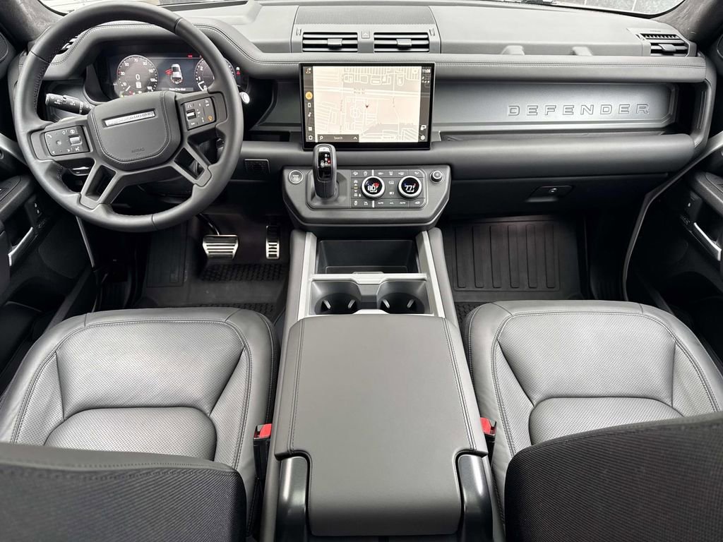 2025 Land Rover Defender 110 V8