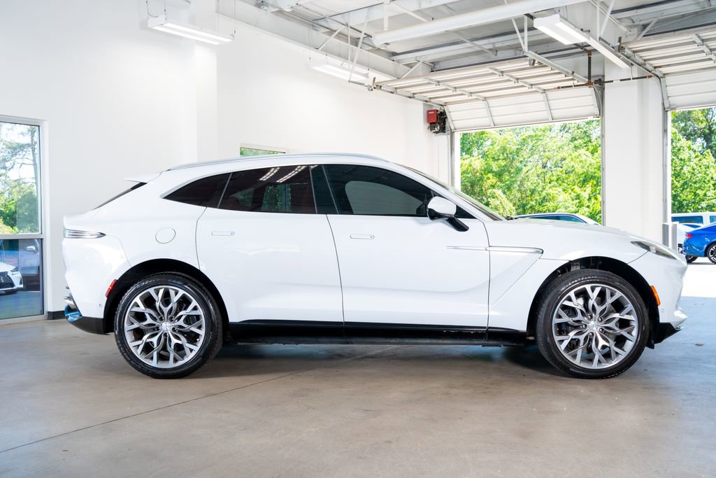 2021 Aston Martin DBX