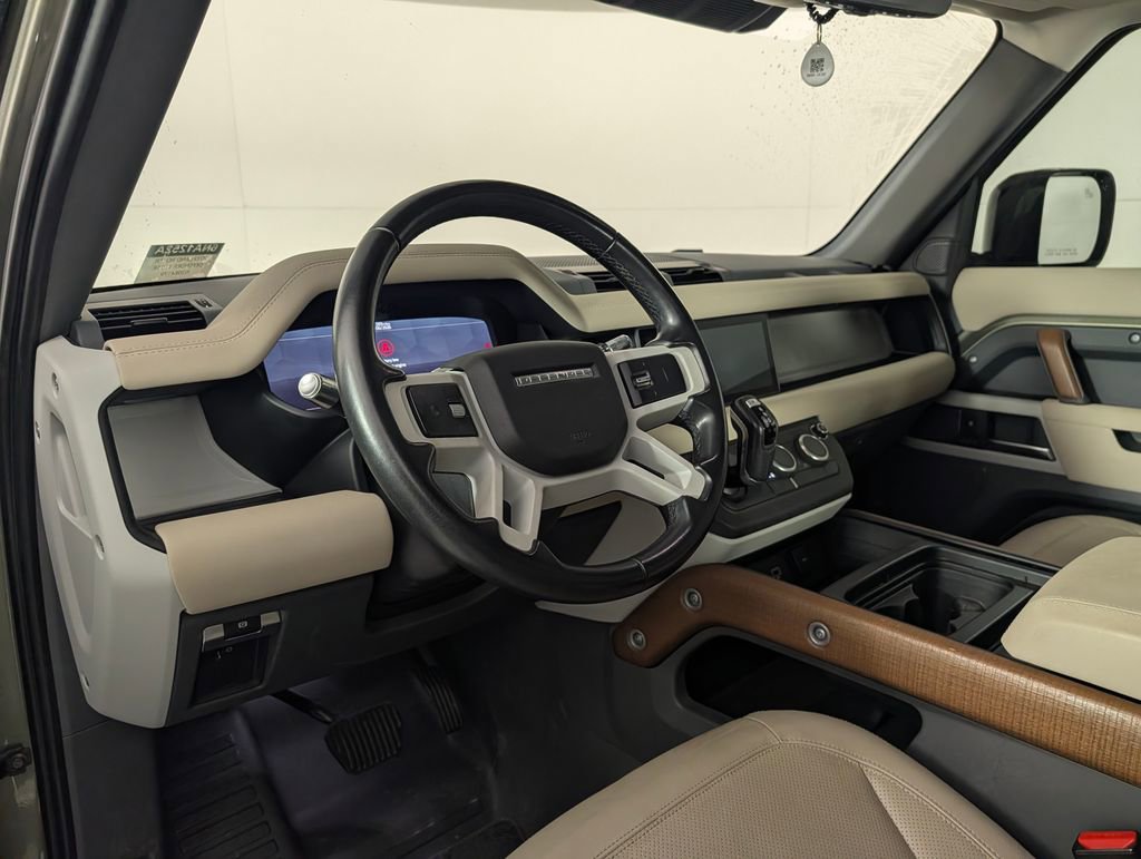 2022 Land Rover Defender 110 SE