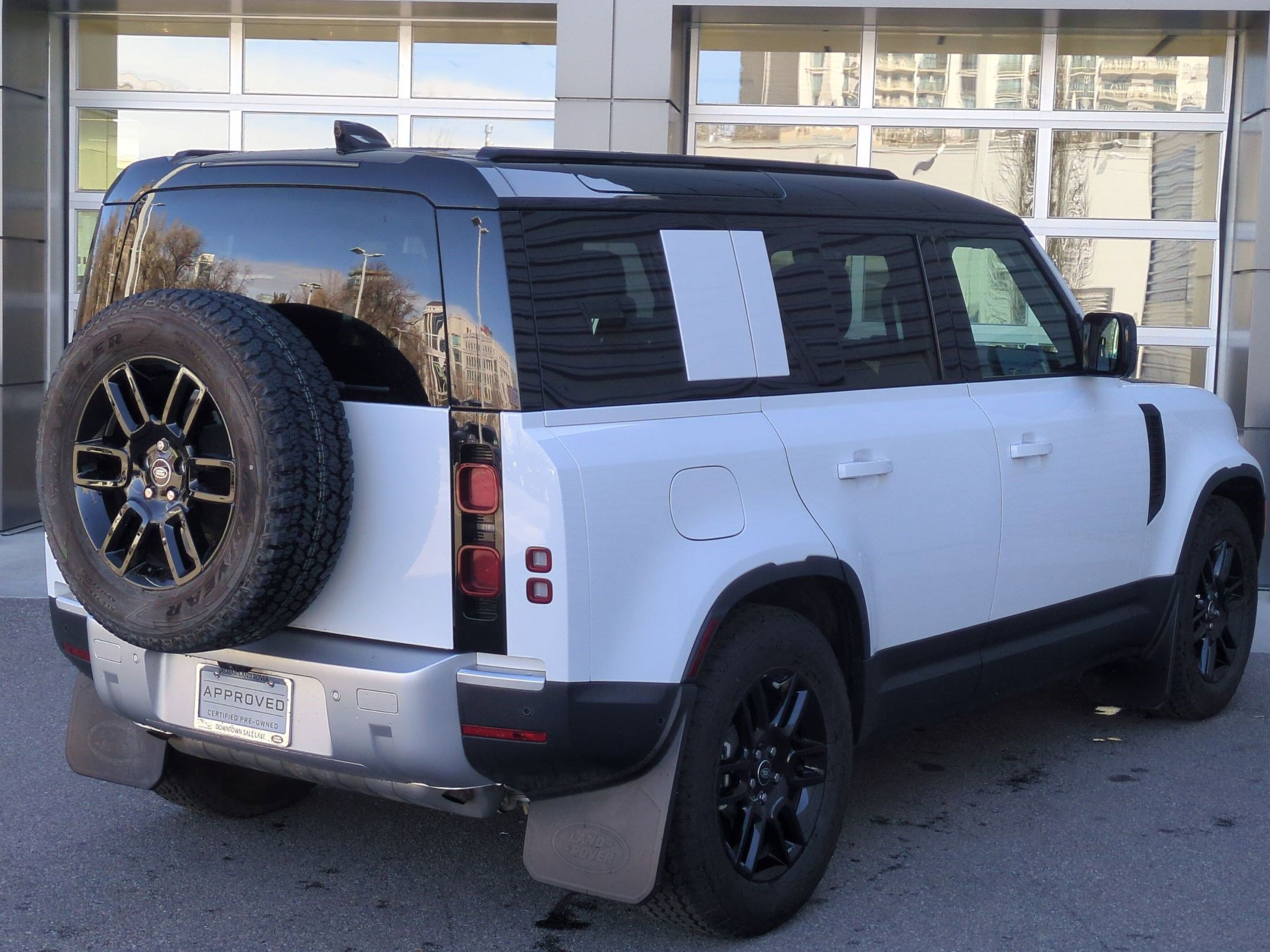 2025 Land Rover Defender 110 S