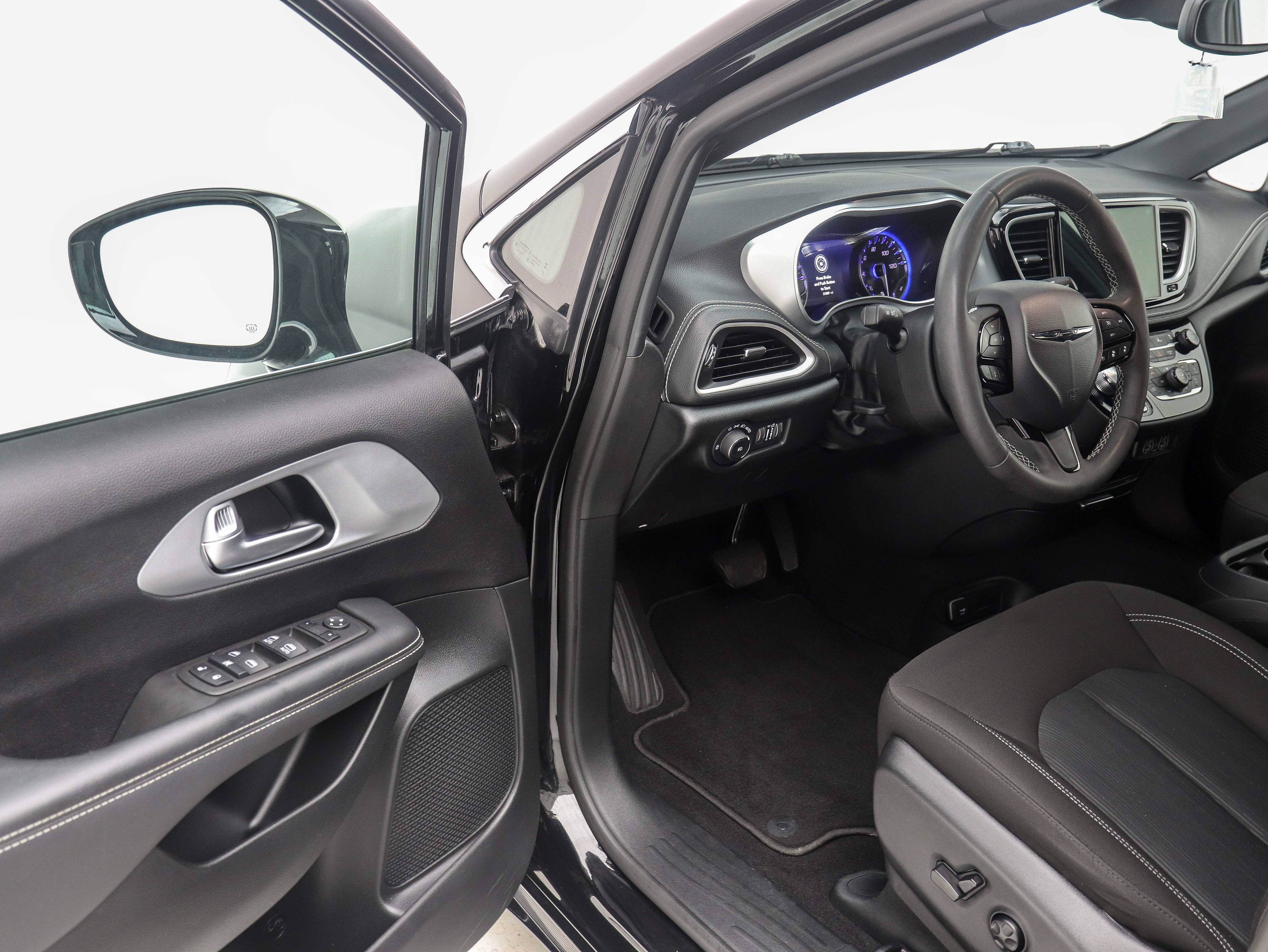 2024 Chrysler Pacifica Touring - Photo 18