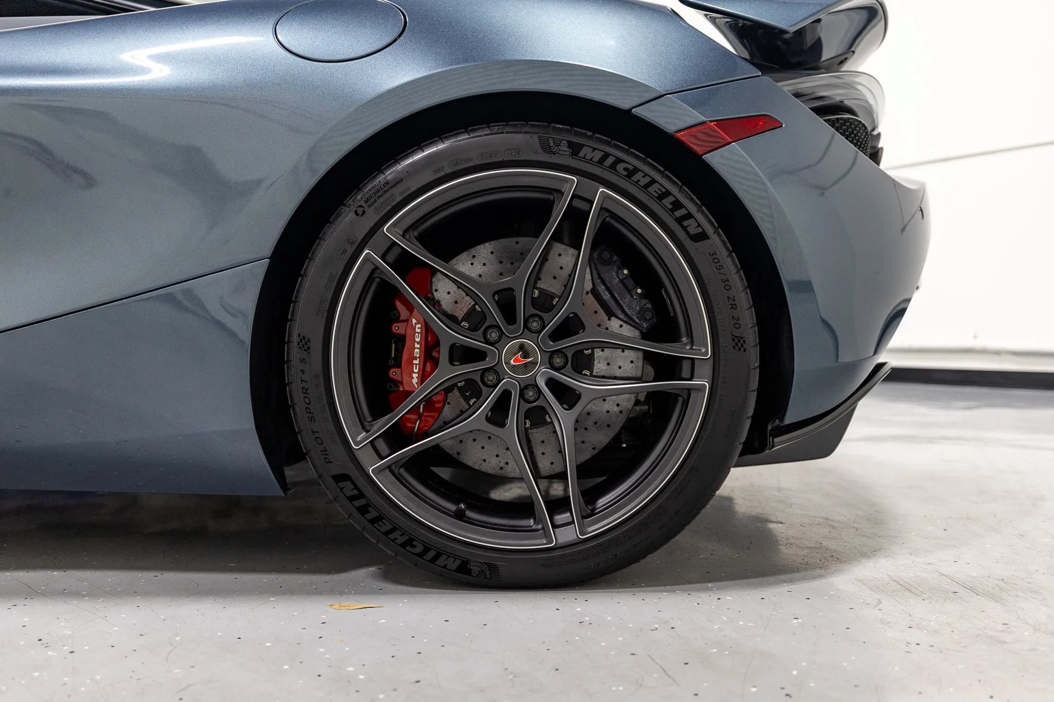 Used 2018 McLaren 720S Performance photo 23