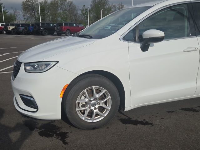 2023 Chrysler Pacifica Touring-L