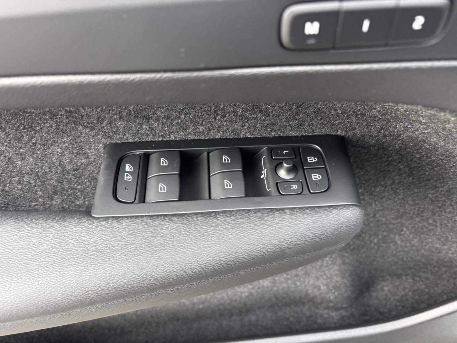 2026 Volvo Xc40 B5 Ultra