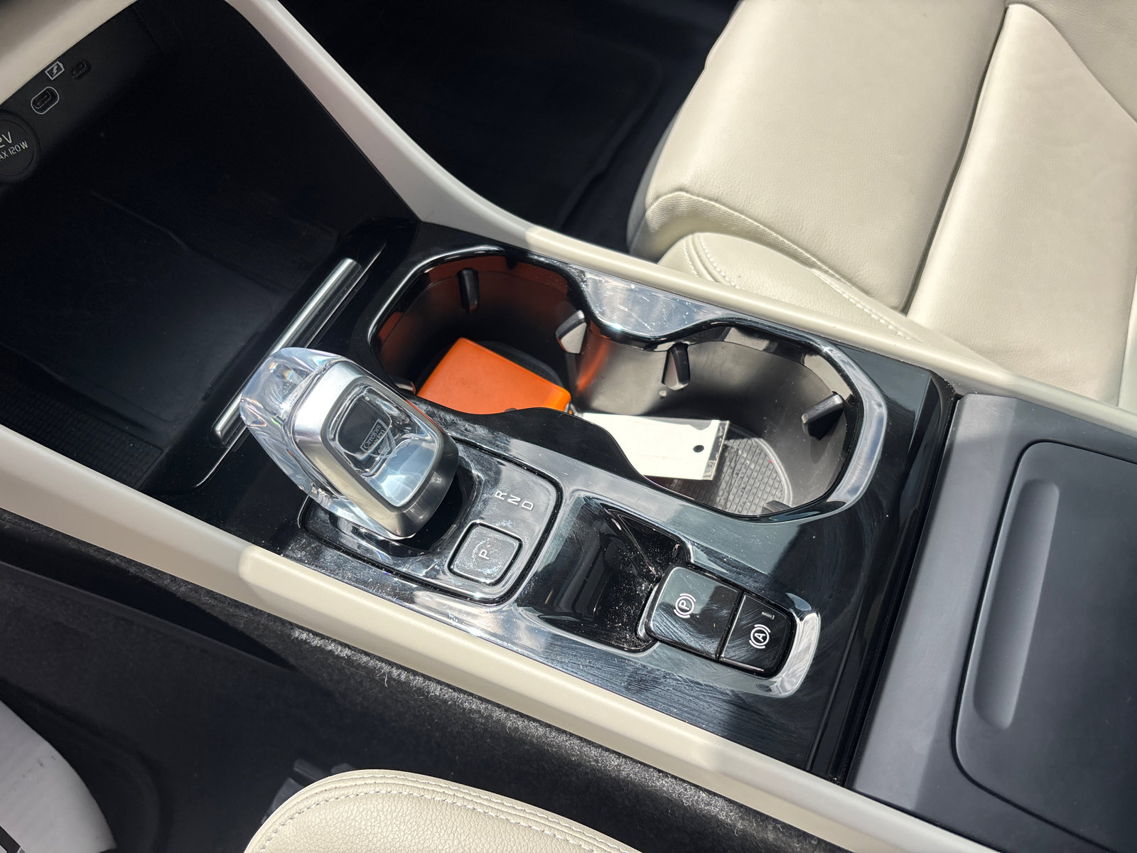 2024 Volvo Xc40 B5 Plus