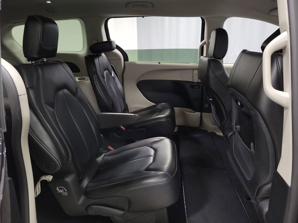 2023 Chrysler Pacifica Touring-L