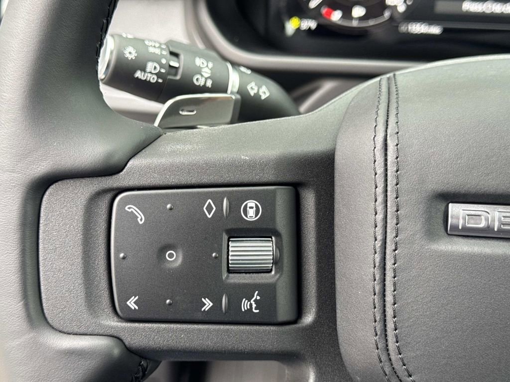 2025 Land Rover Defender 110 V8