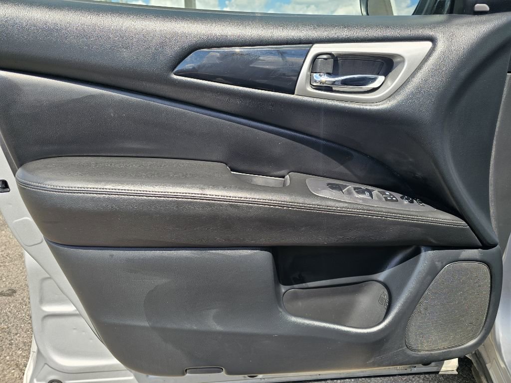 2020 Nissan Pathfinder SV