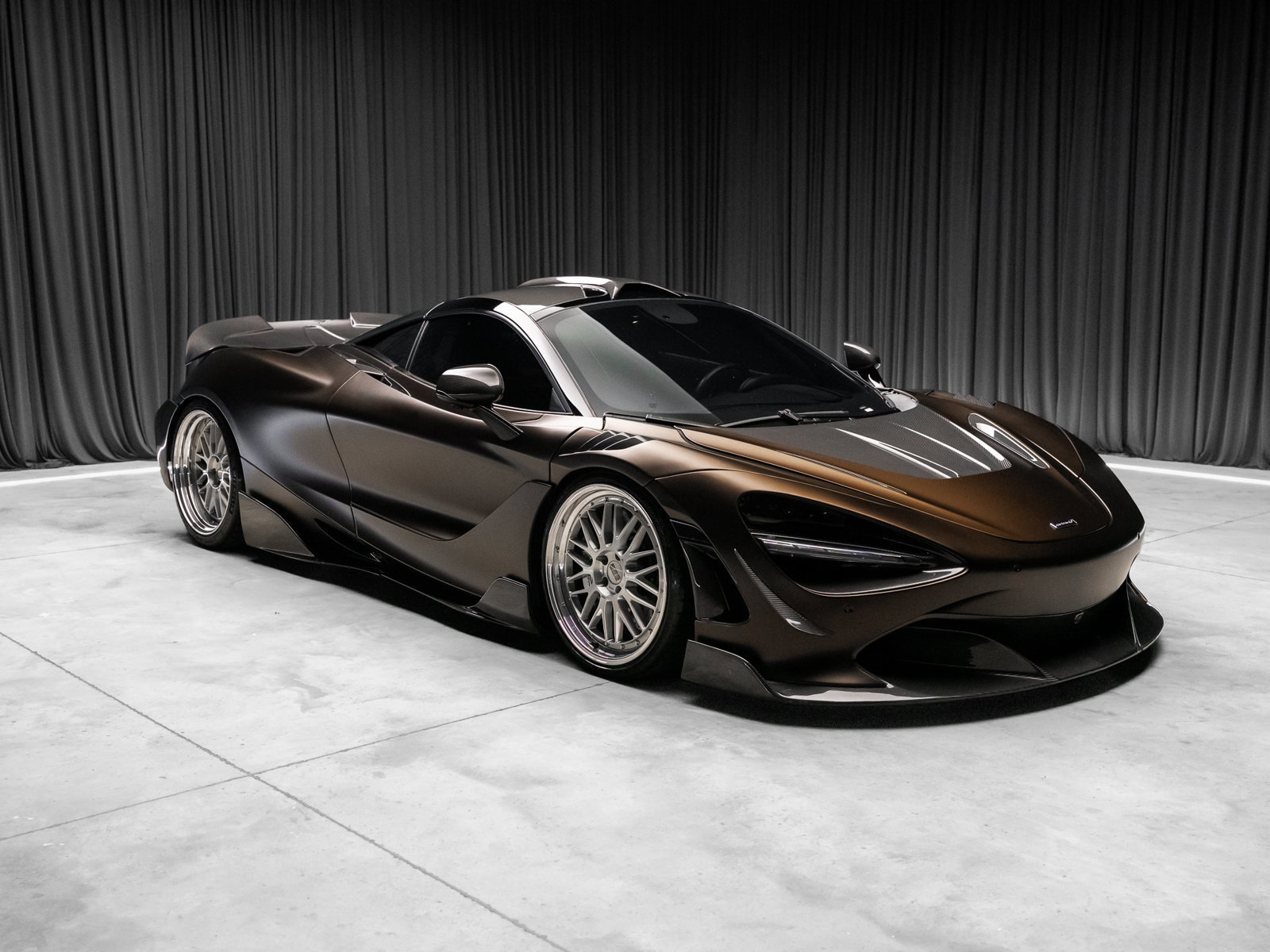 Used 2018 McLaren 720S Luxury photo 9