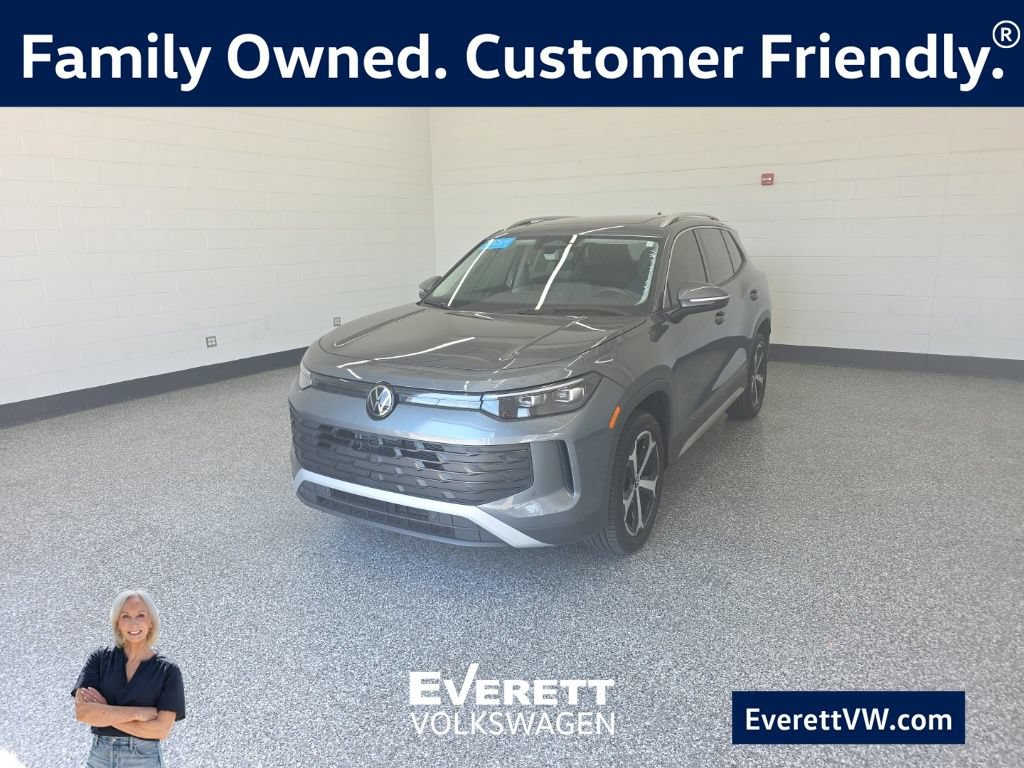 Certified 2025 Volkswagen Tiguan SE w/ Panoramic Sunroof Package