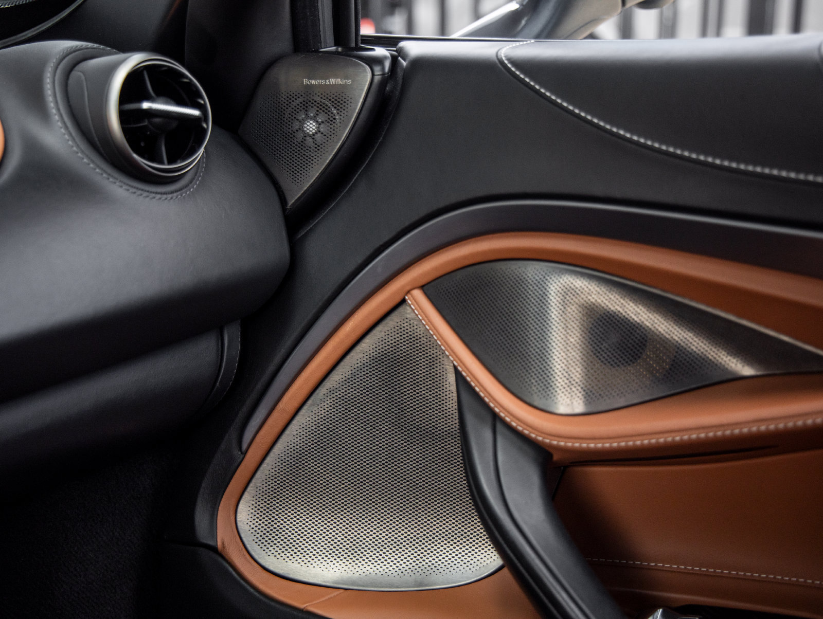 Used 2018 McLaren 720S photo 34