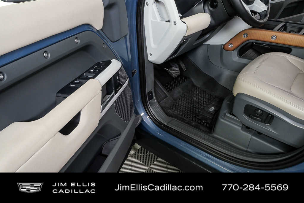 2023 Land Rover Defender 110 SE