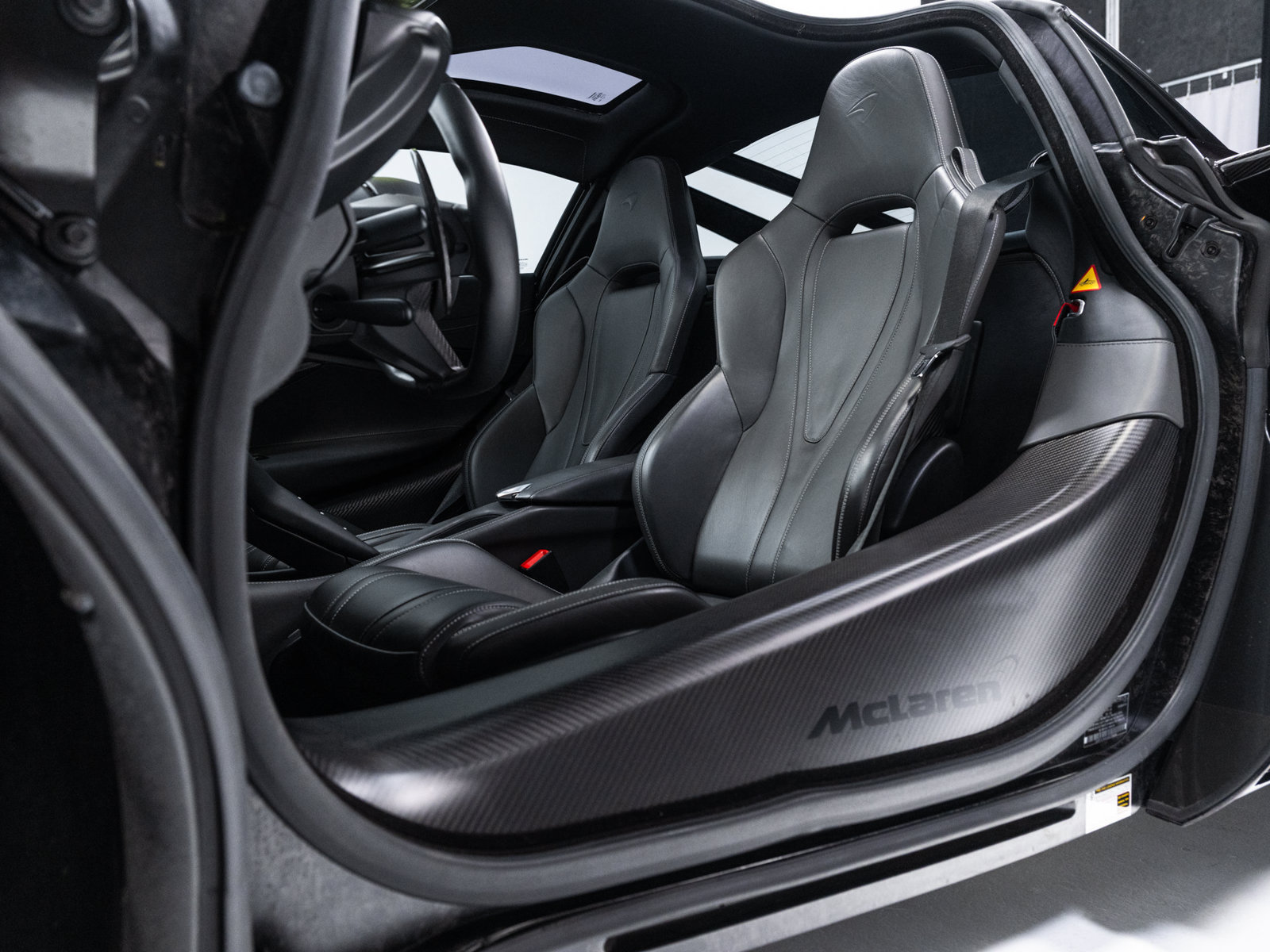 Used 2018 McLaren 720S Luxury photo 30