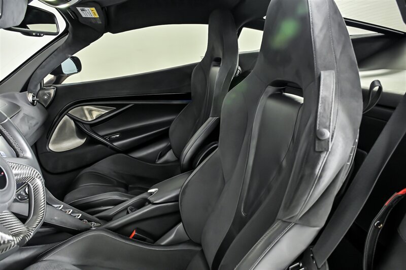 Used 2018 McLaren 720S photo 23