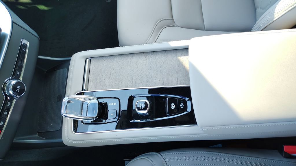 2026 Volvo Xc90 B6 Plus