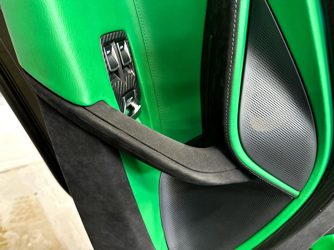 Used 2022 McLaren 765LT photo 45