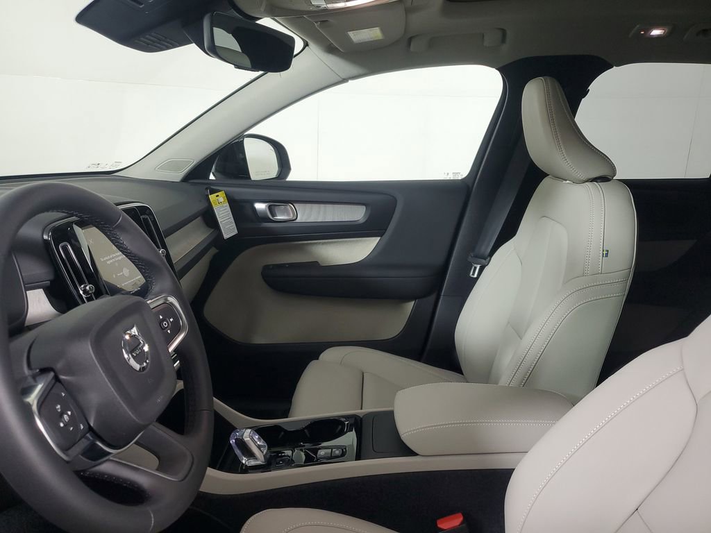 2026 Volvo Xc40 B5 Plus