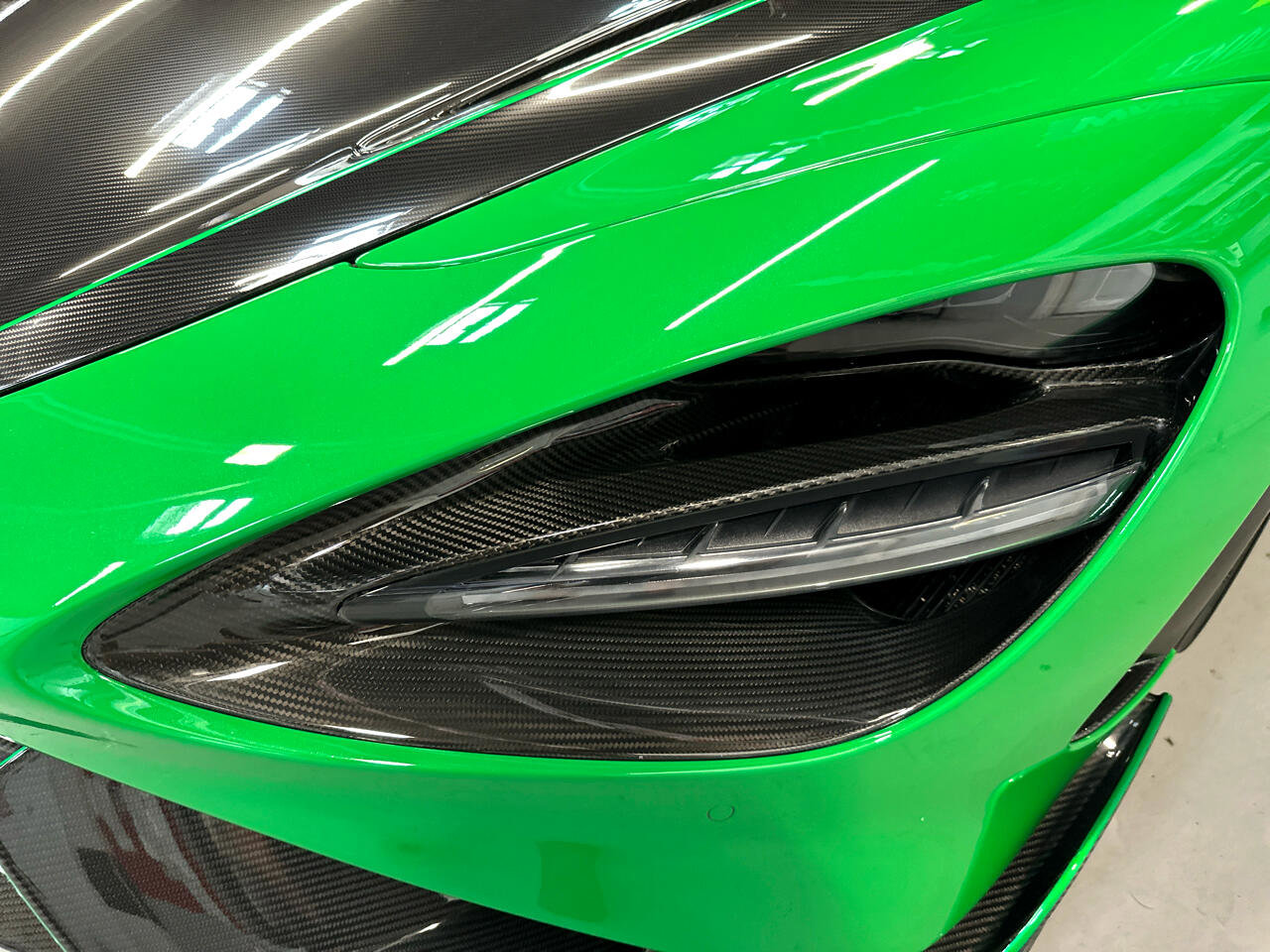 Used 2022 McLaren 765LT photo 13