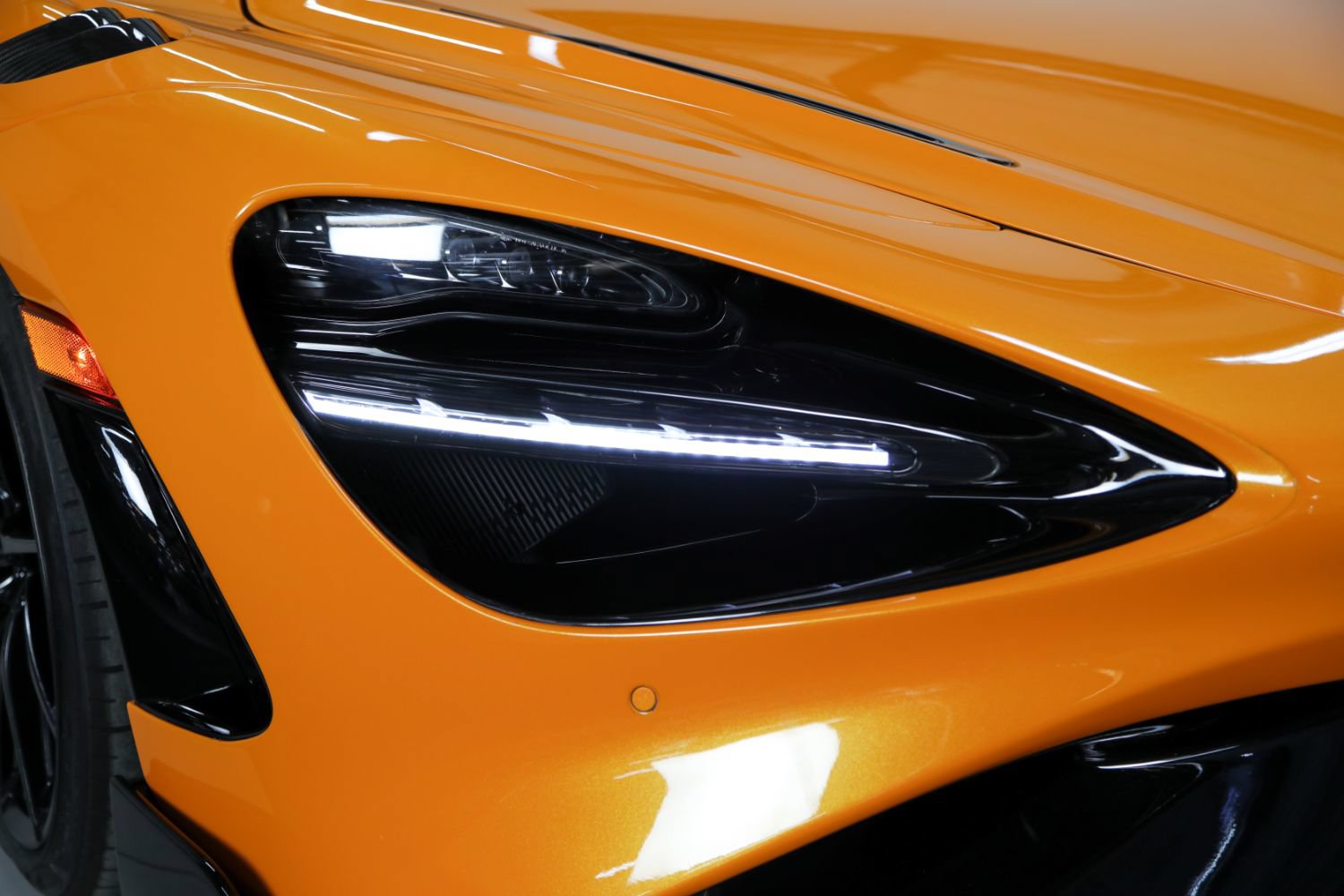 Used 2021 McLaren 765LT photo 12