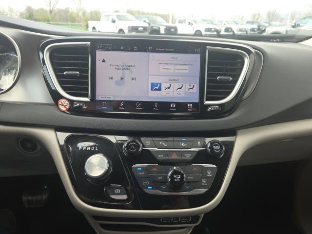 2023 Chrysler Pacifica Touring-L