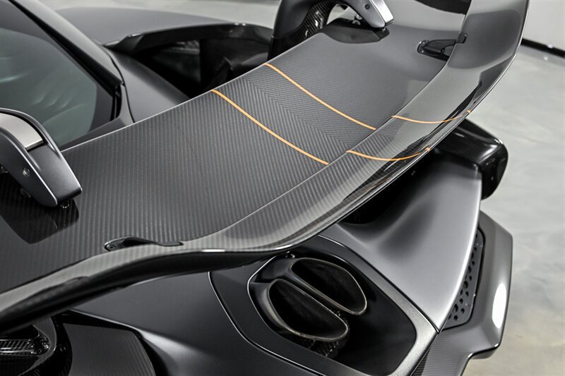 Used 2019 McLaren Senna photo 17