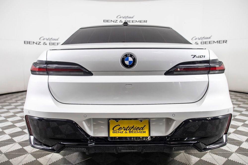 2025 BMW 740i