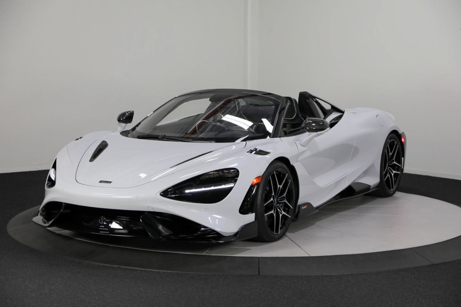 Used 2022 McLaren 765LT photo 6