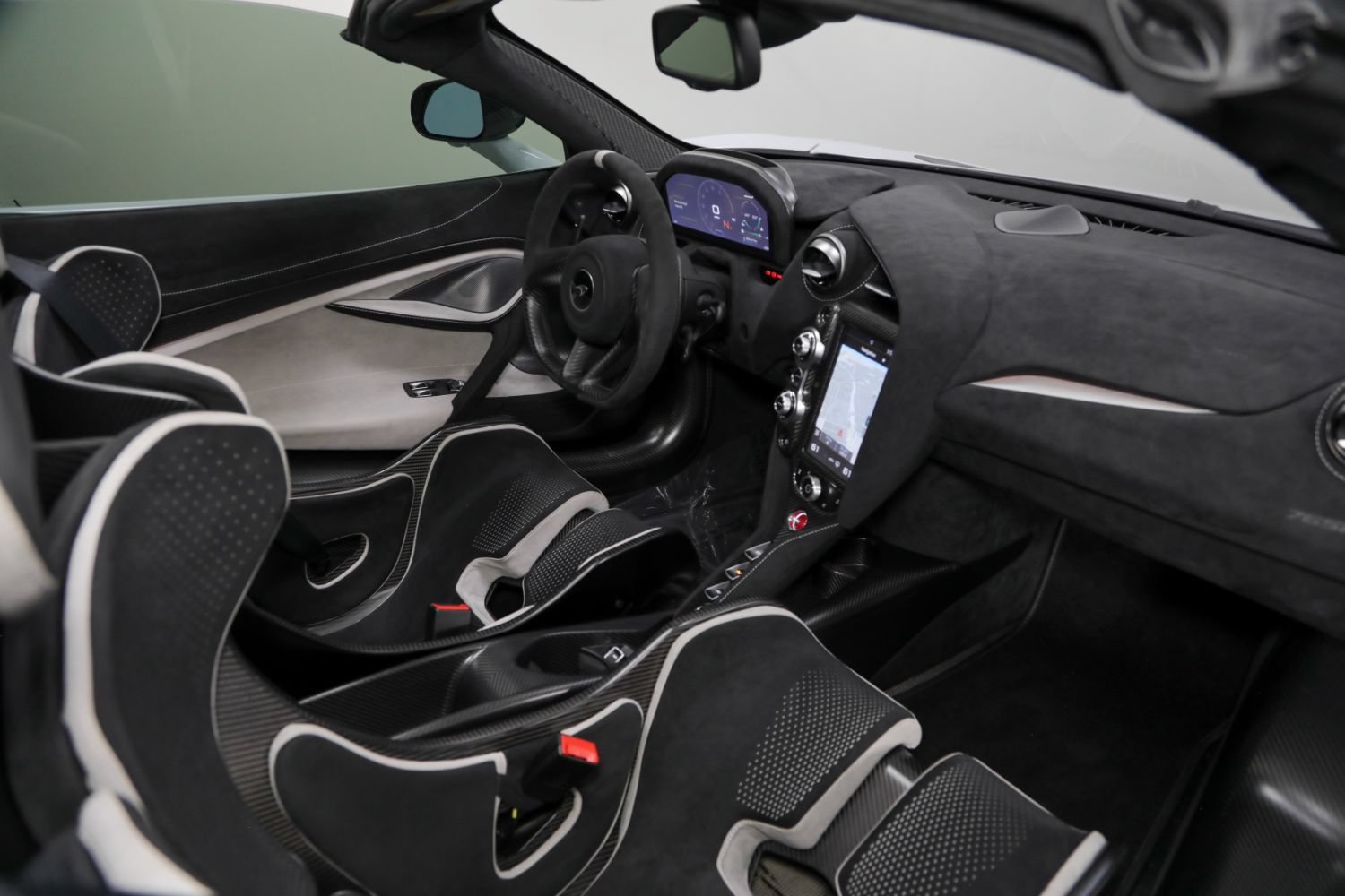 Used 2022 McLaren 765LT photo 35