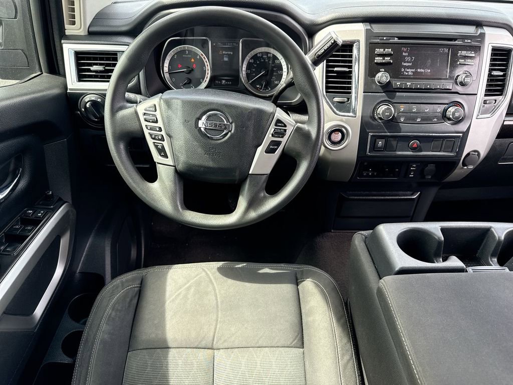 2017 Nissan Titan SV