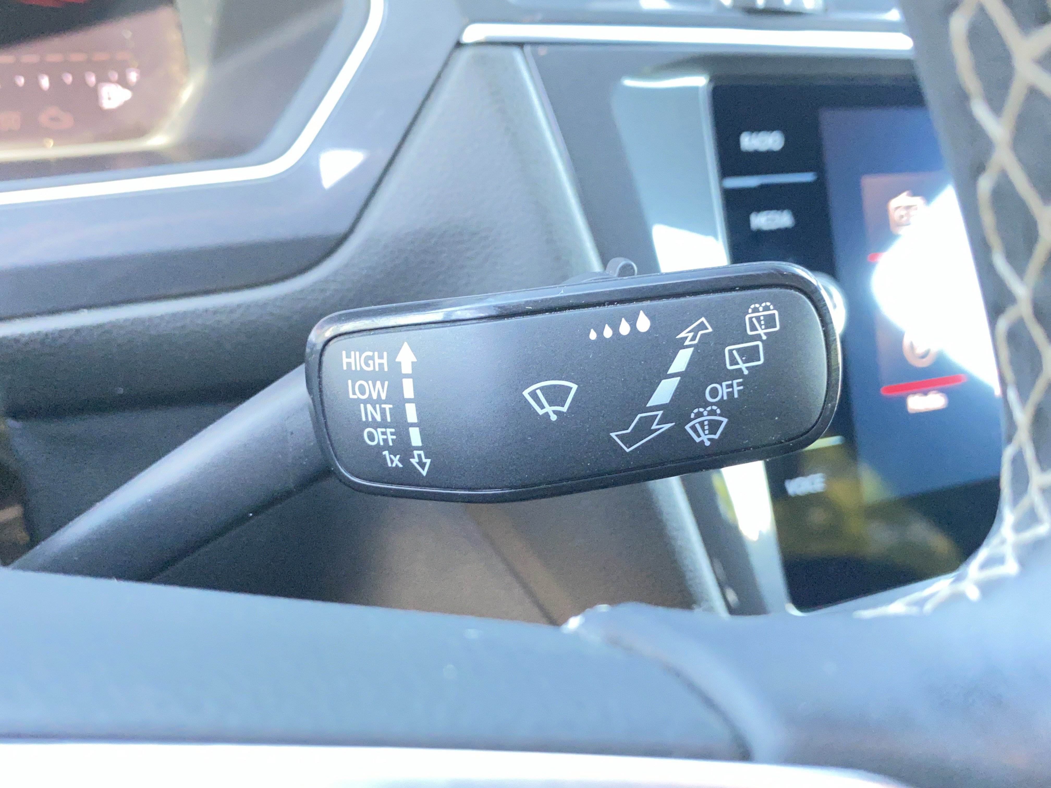 2023 Volkswagen Tiguan SE R-Line