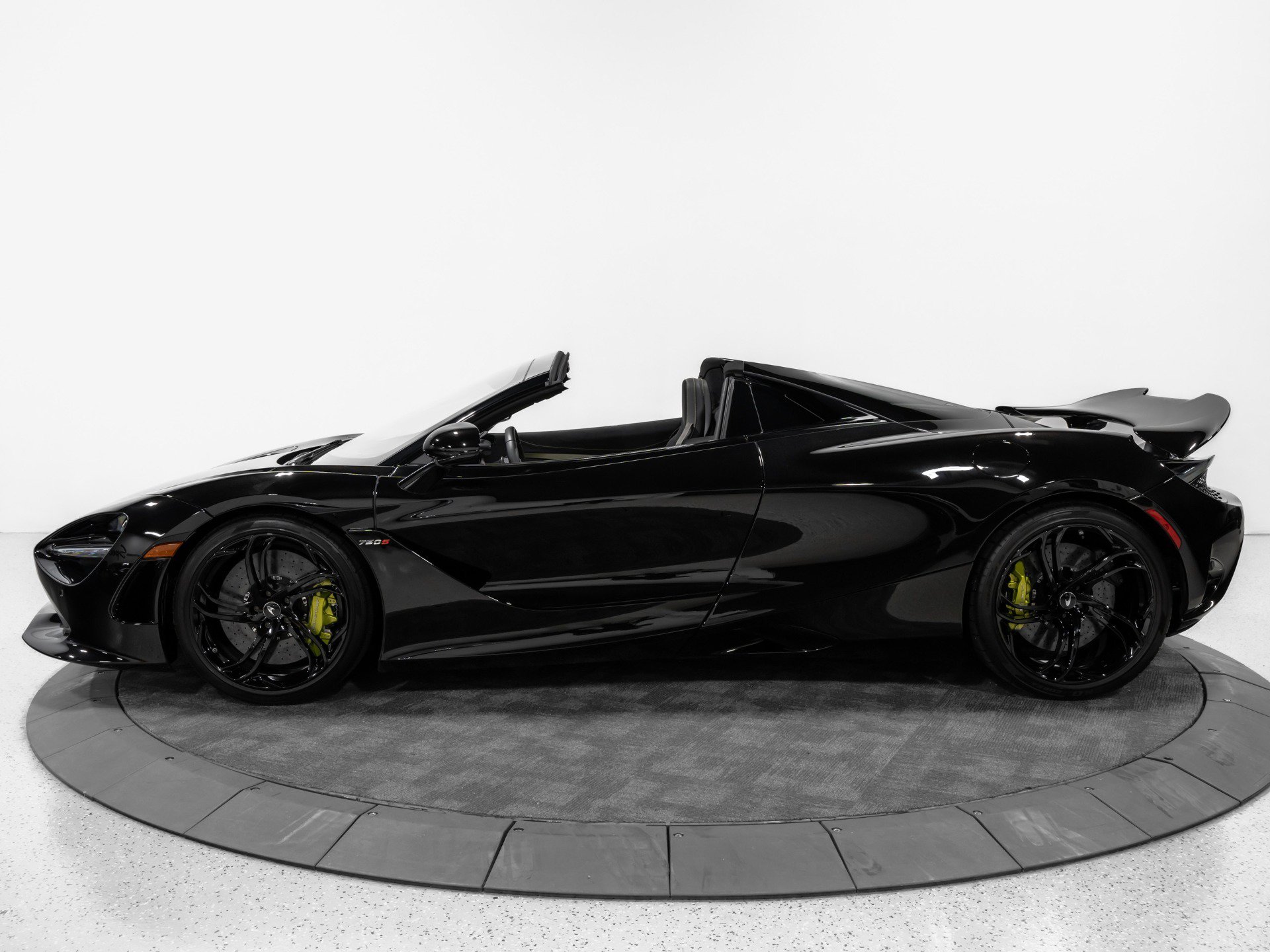 Used 2025 McLaren 750S Spider photo 6