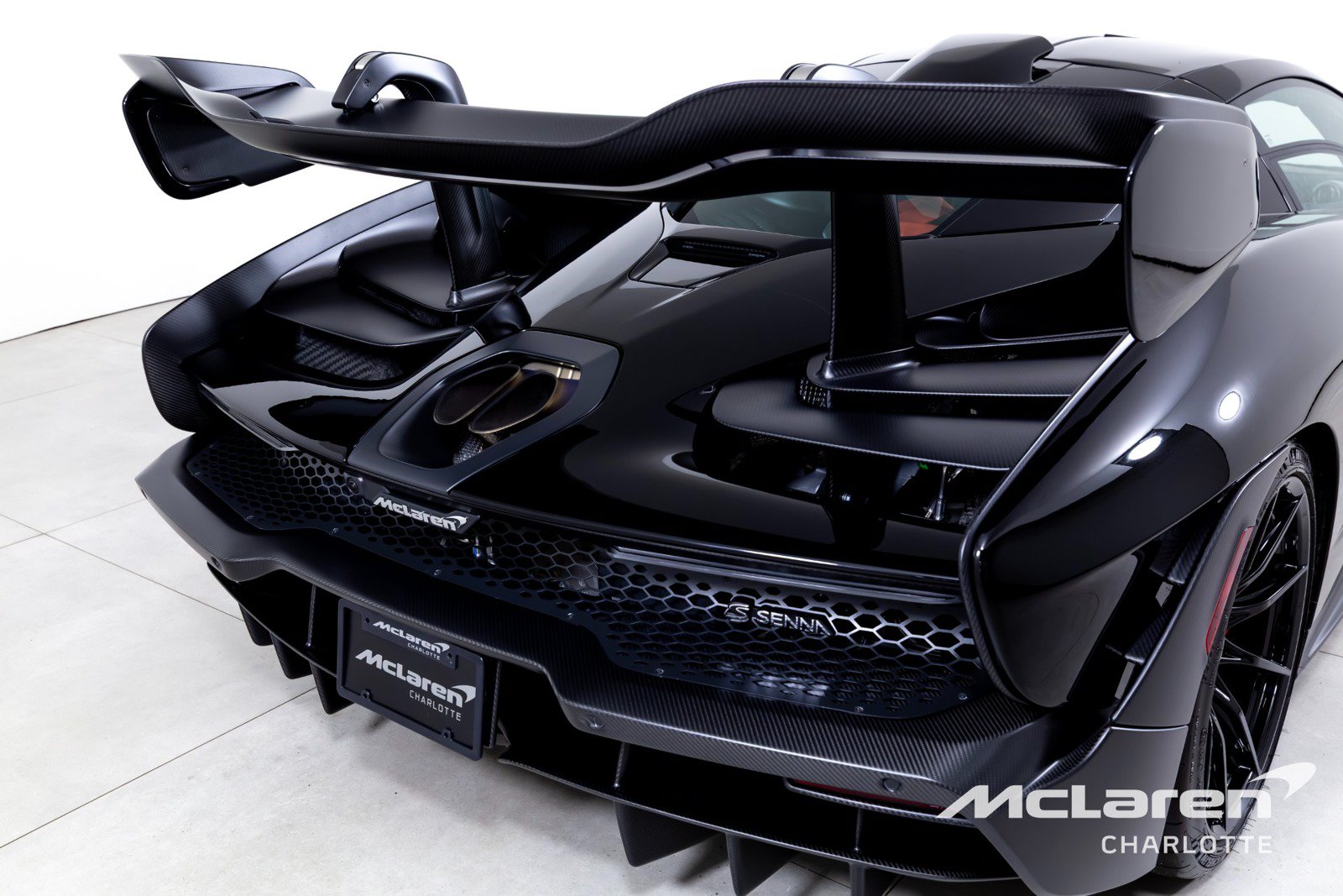 Used 2019 McLaren Senna photo 38