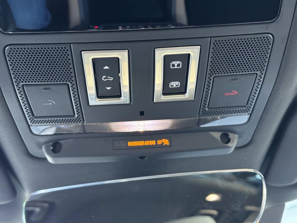 2026 Land Rover Defender 110 X-Dynamic SE